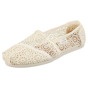 Cream Lace Toms